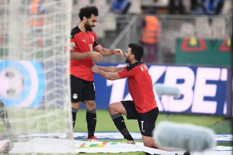 Salah e Trézéguet foram os responsáveis por vitória do Egito sobre Marrocos (CHARLY TRIBALLEAU / AFP)