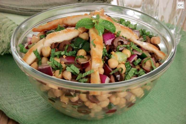 Guia da Cozinha - Salada de grão-de-bico com frango