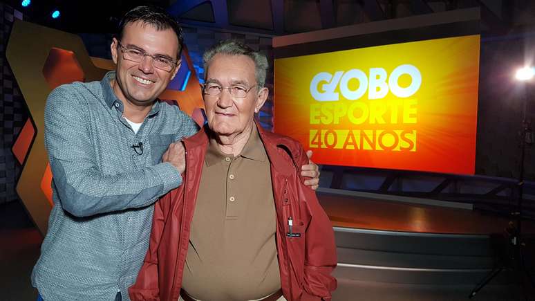 Tino Marcos e Léo Batista em foto comemorativa dos 40 anos do 'Globo Esporte'