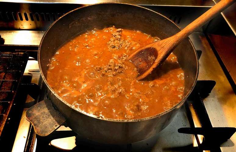 Molho de carne moída pronto em apenas meia hora