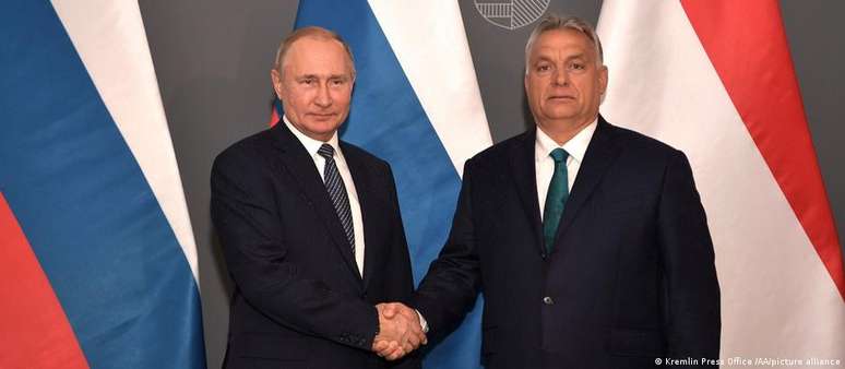 Putin e Orbán: Premiê húngaro quer manter laços com a Rússia e aumentar fornecimento de gás de Moscou