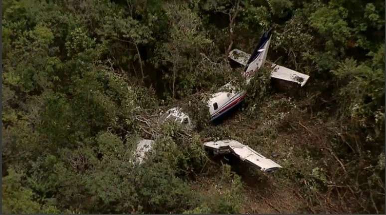 Avião cai na fazendo do ex-piloto Nelson Piquet