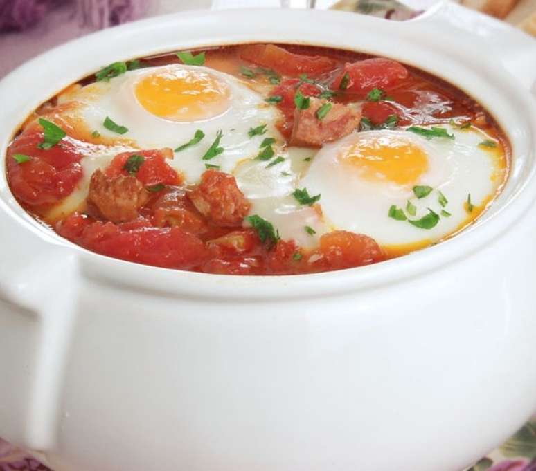 Sopa de tomate com ovos (Reprodu&ccedil;&atilde;o / Guia Cozinha)