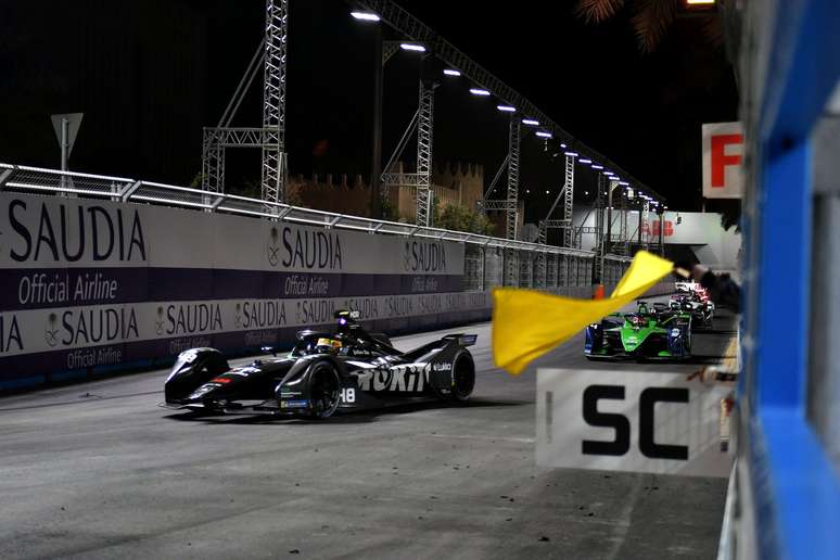 Edoardo Mortara venceu sob safety-car em Diriyah 