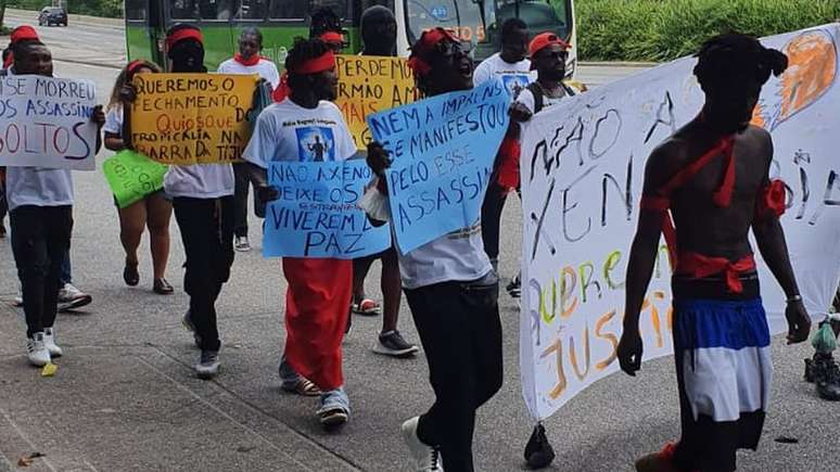 Parentes e amigos de Moïse Kabamgabe fizeram protesto na Barra da Tijuca pedindo Justiça