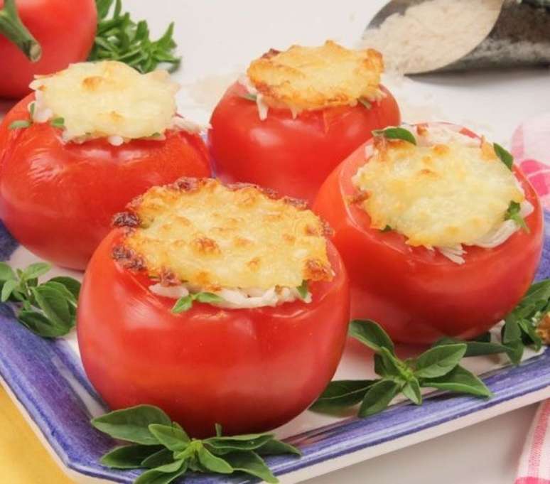 Tomate recheado gratinado (Reprodu&ccedil;&atilde;o / Guia Cozinha)