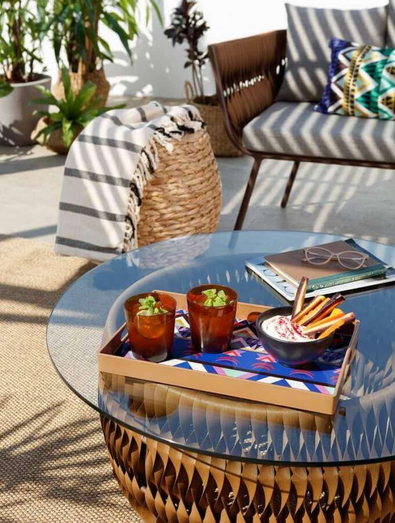 10. Mesa de centro para apoio de acessórios e itens decorativos – Foto: Tok&Stok