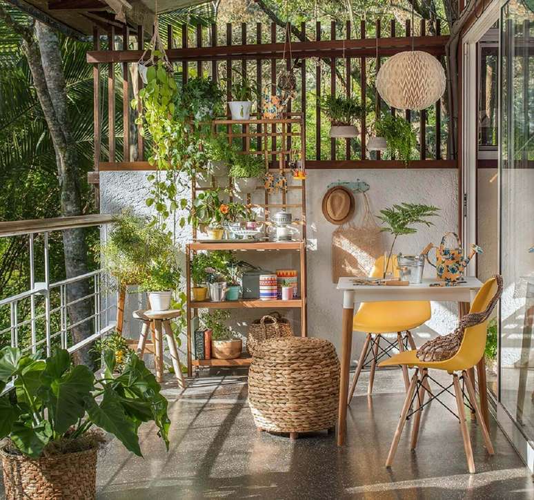 8. Faça da varanda um espaço multiuso para diferentes momentos – Foto: Tok&Stok