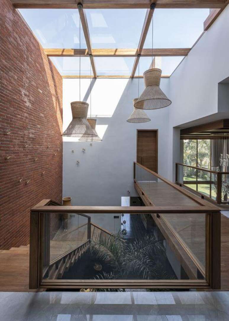 31. Im&oacute;vel sofisticado com claraboia. Fonte: Archdaily