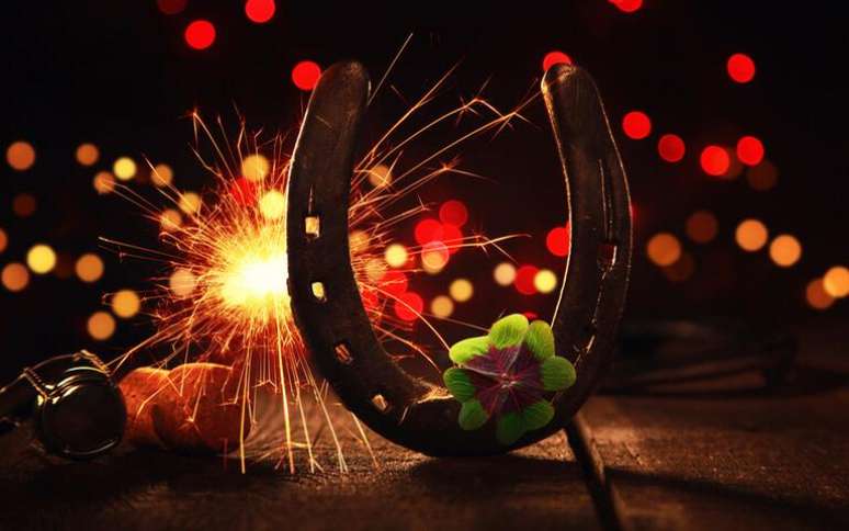 Pelo sim e pelo n&atilde;o, &eacute; sempre bom contar com aquela forcinha do universo na hora de renovar a f&eacute; e a sorte ao nosso lado - Shutterstock.