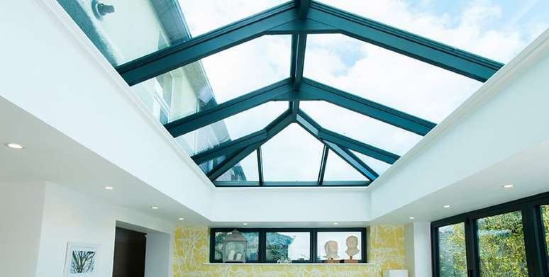 11. Todo o teto &ldquo;aberto&rdquo; deixou a sala super clara. Fonte: Bizcyclone