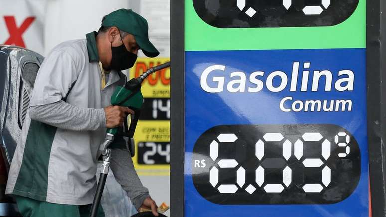 Petr&oacute;leo mais caro empurrou pre&ccedil;o dos combust&iacute;veis para cima