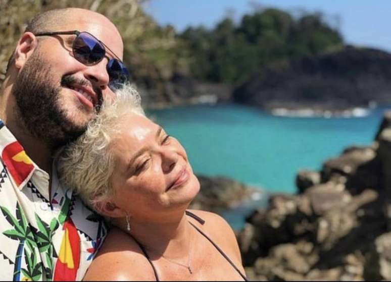 O ator Tiago Abravanel e a m&atilde;e C&iacute;ntia, filha do apresentador Silvio Santos, dono do SBT &nbsp;