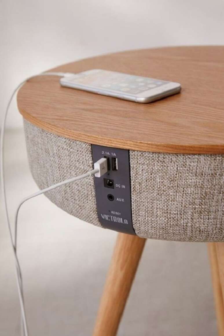 23. M&oacute;veis inteligentes com cabo para carregar celular &ndash; Foto Vobibe