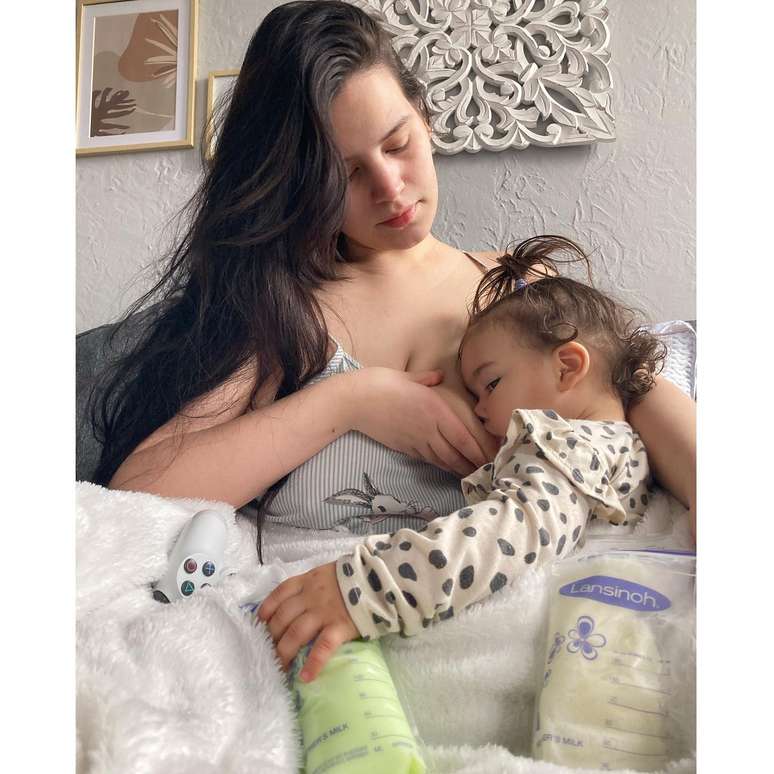 Ashmiry e a filha, na época e que tiveram covid-19 (Foto: Reprodução/ Instagram)