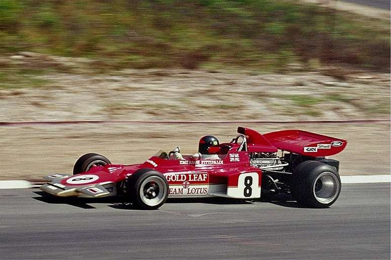 Emerson Fittipaldi com o Lotus 72 em 1971