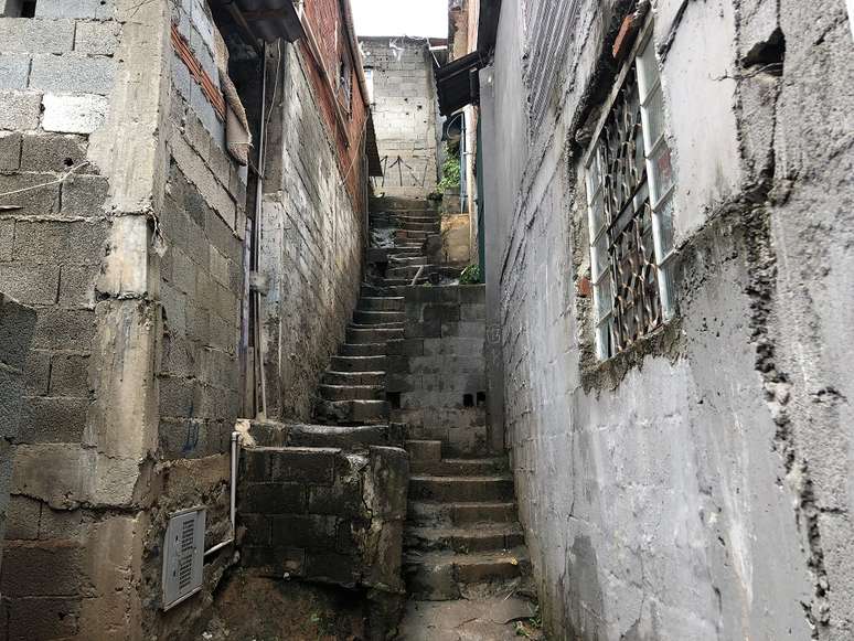 Escada em beco da ocupa&ccedil;&atilde;o