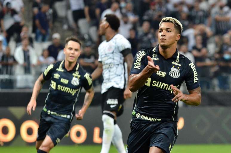 Santos vira sobre o Corinthians e vence a primeira em 2022