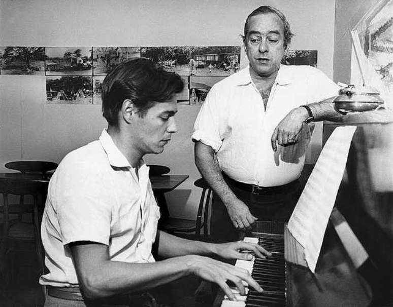 Tom Jobim e Vinicius de Moraes, dois dos maiores nomes da bossa nova, juntos em 1962 (Foto/Reprodução/Internet)