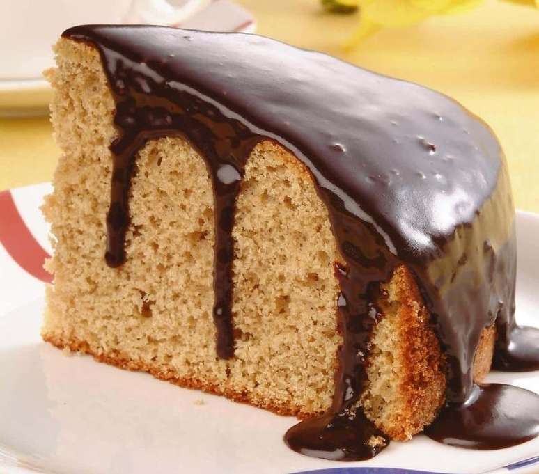 Bolo caf&eacute; com leite (Reprodu&ccedil;&atilde;o / Guia Cozinha)