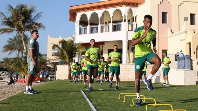 Palmeiras treinou na área externa do hotel em Abu Dhabi (Foto: Fabio Menotti/Palmeiras)