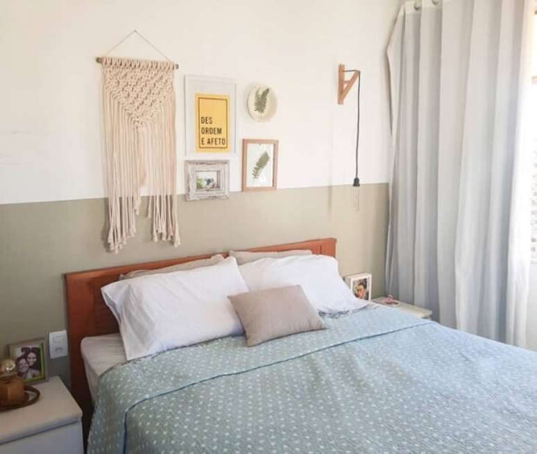 63. Quarto com macram&ecirc; parede bege e decora&ccedil;&atilde;o verde &ndash; Foto Doces Ocios