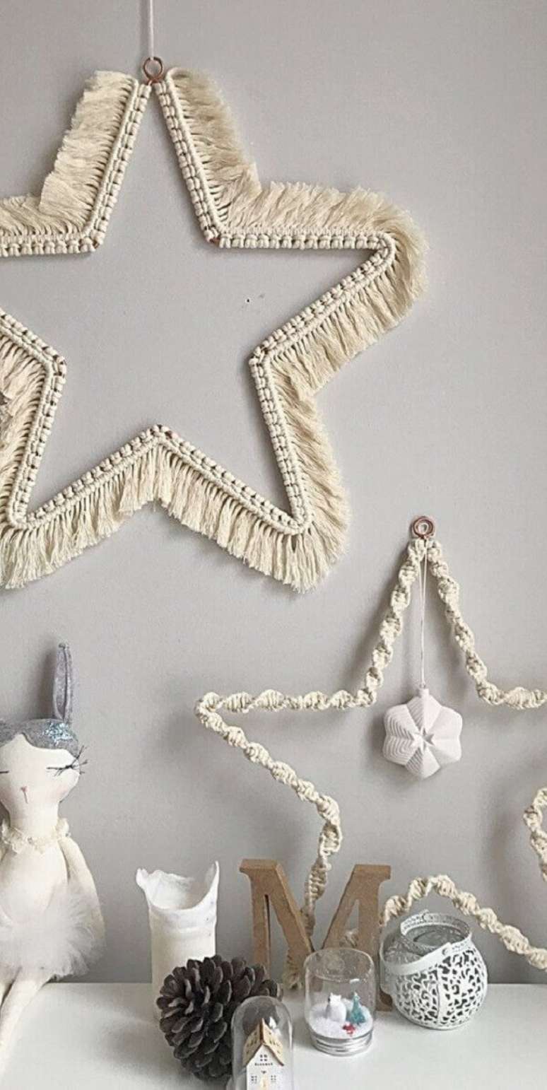 47. Macram&ecirc; parede em formato de estrela &ndash; Foto The Theory of Friends