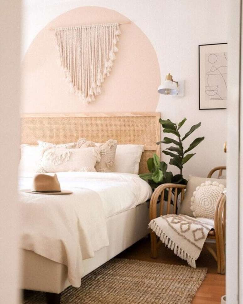 61. Quarto com macram&ecirc; na parede com pintura setorizada &ndash; Foto Hello IM aubs