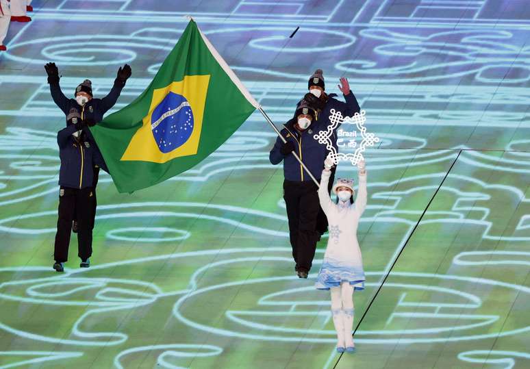 Desfile da delegação brasileira na abertura dos Jogos Olímpicos de Inverno de Pequim