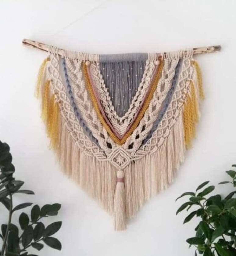 29. Macram&ecirc; feito de barbante para a parede de quarto &ndash; Foto Decoresty