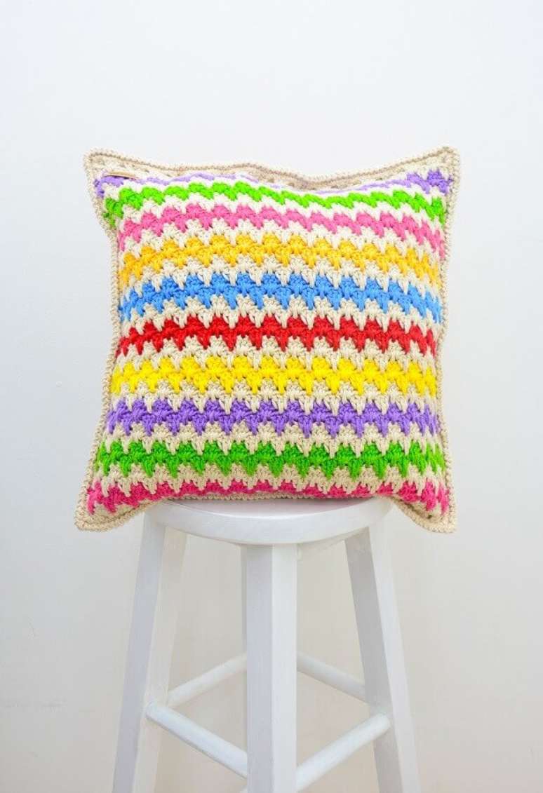 7. Modelo de almofada colorida artesanal para decora&ccedil;&atilde;o de casa &ndash; Foto: Circulo