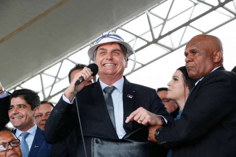 Cartão corporativo de Bolsonaro: TCU abre investigação
