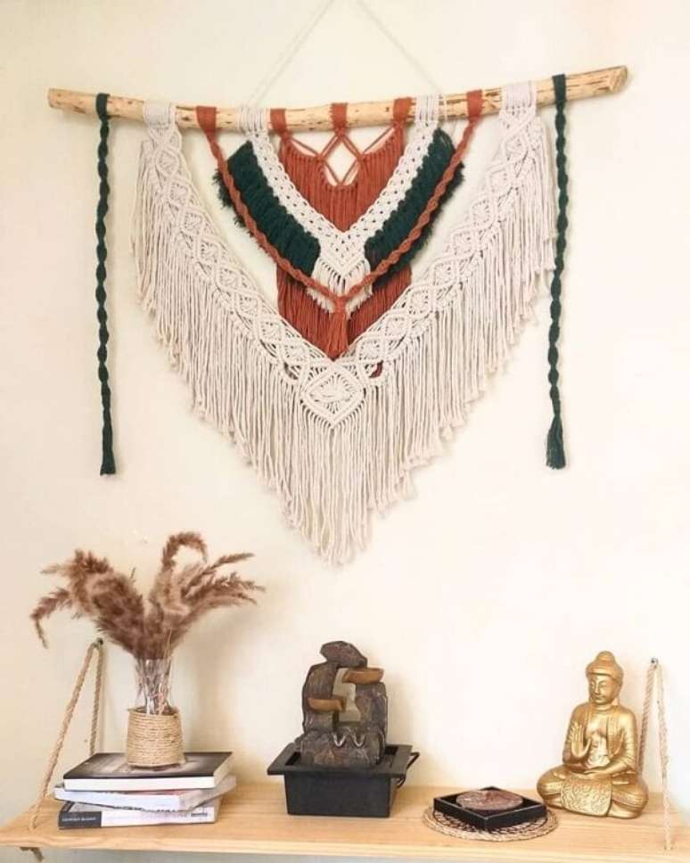 36. Macram&ecirc; parede bege e vermelho &ndash; Foto Casa 02