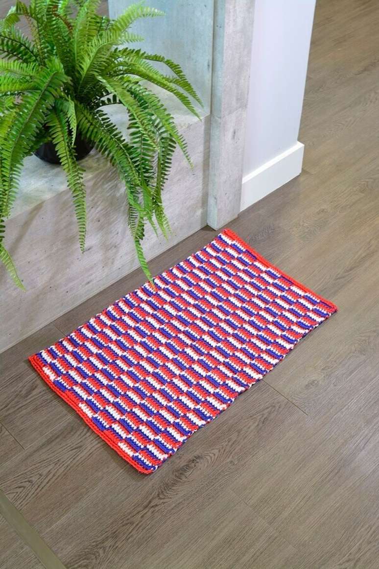 3. Casa decorada com tapete de croch&ecirc; colorido &ndash; Foto: Circulo