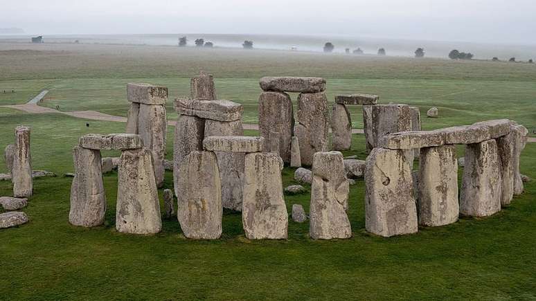 O osso é anterior a Stonehenge, que foi construída por volta de 2.500 a.C. no final do período neolítico britânico