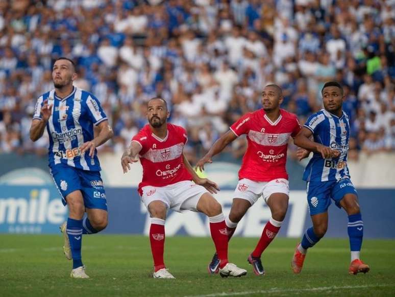 Com golaço de Foguinho, Chapecoense vence o CRB