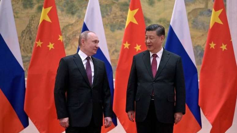 Vladimir Putin com Xi Jinping nesta sexta (4 de fevereiro); países emitiram comunicado reafirmando sua 'amizade sem limites'