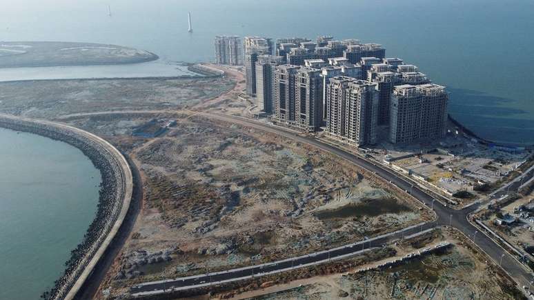 Prédios da Evergrande na ilha artificial de Ocean Flower: construtora recebeu em janeiro ordem para demolir os 39 edifícios, sob alegação de que foram construídos com licença obtida de forma ilegal