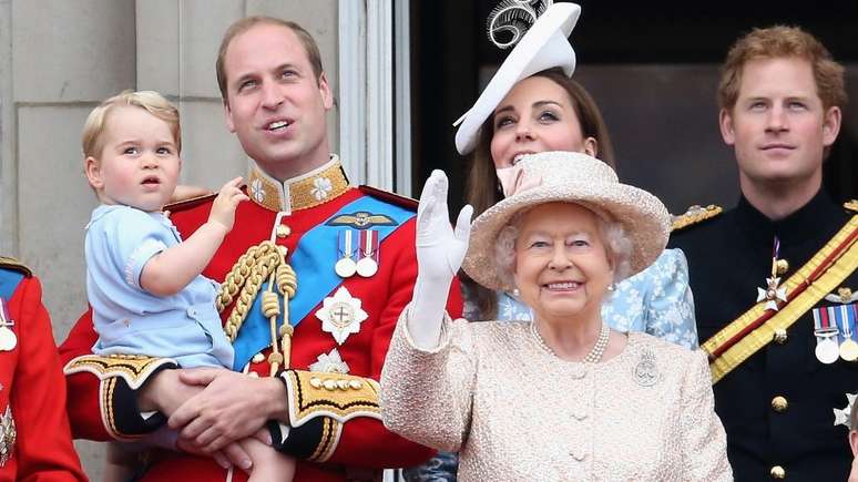Príncipe William quer que seu filho, príncipe George, desfrute de alguns anos de relativa normalidade antes de ser informado sobre seu futuro