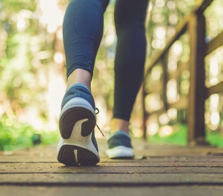 Al&eacute;m de trazer benef&iacute;cios para o corpo, a caminhada tamb&eacute;m auxilia na sa&uacute;de mental |