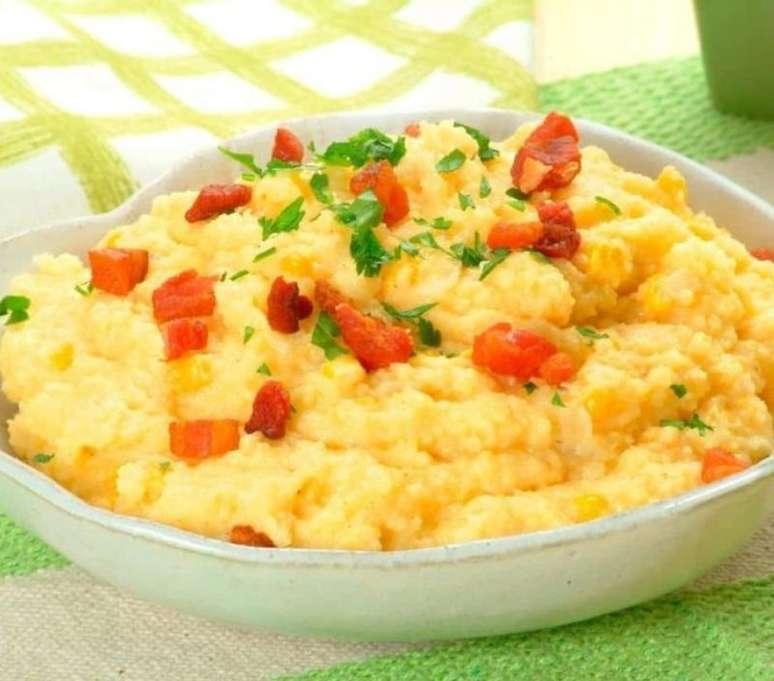 Polenta cremosa com bacon |