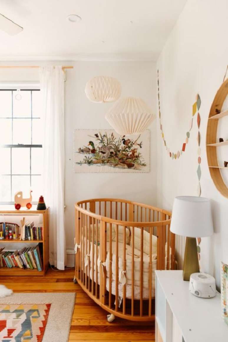 17. Lumin&aacute;ria redonda para quarto de beb&ecirc; &ndash; Foto Domino Magazine