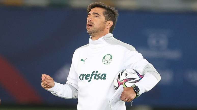 Abel Ferreira comanda treino do Verdão em Abu Dhabi: falta pouco para a estreia (Foto: Fabio Menotti/Palmeiras)