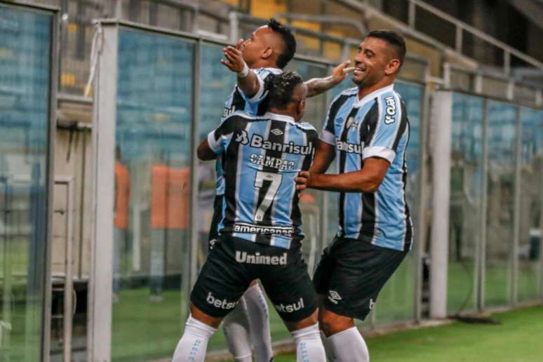 Grêmio bate Guarany, segue invicto assume a ponta do Gaúcho