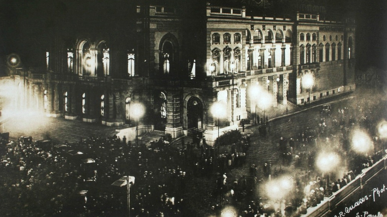 Teatro Municipal de São Paulo em 1911: mais de dez anos após inauguração, local foi o palco da Semana de 1922