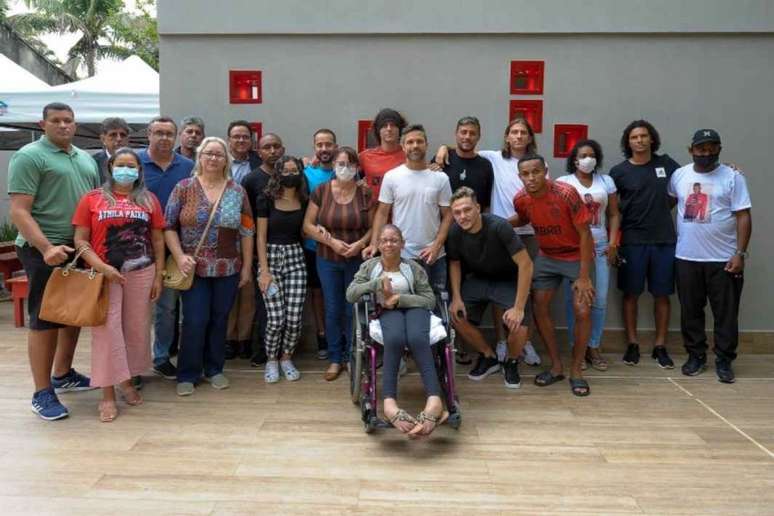 Jogadores do Flamengo, dirigentes e familiares na missa (Foto: Marcelo Cortes / Flamengo)