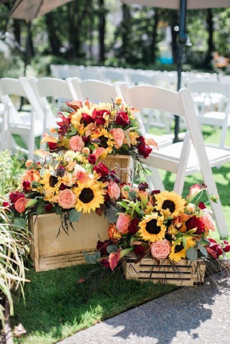 5. Decora&ccedil;&atilde;o com flores coloridas do campo &ndash; Foto elegant wedding invites