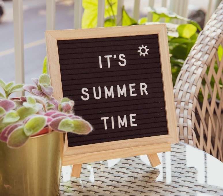 Itens de decora&ccedil;&atilde;o que combinem com o estilo dos moradores tamb&eacute;m podem ser adicionados &agrave; varanda - Shutterstock