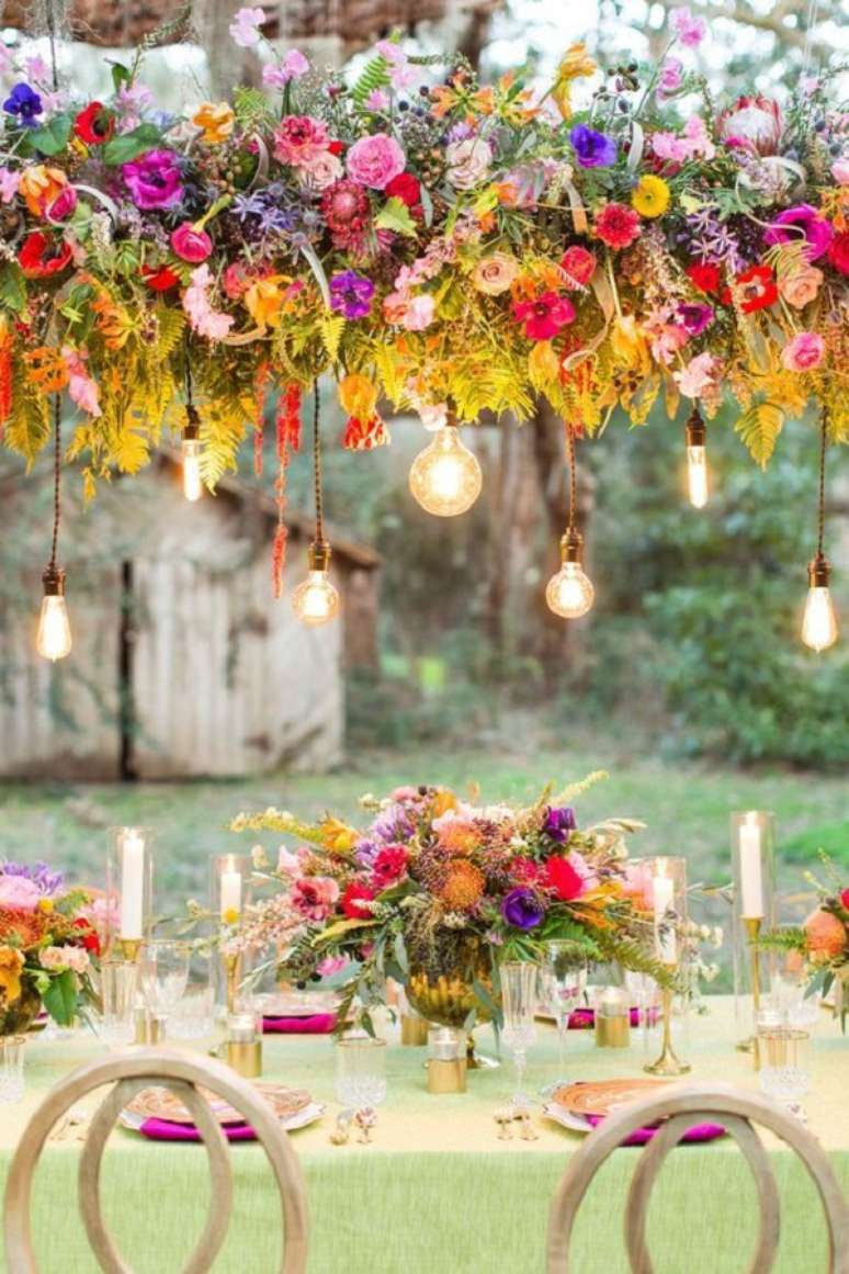 19. Festa de casamento com flores coloridas de campo &ndash; Foto A Lowcountry Wedding