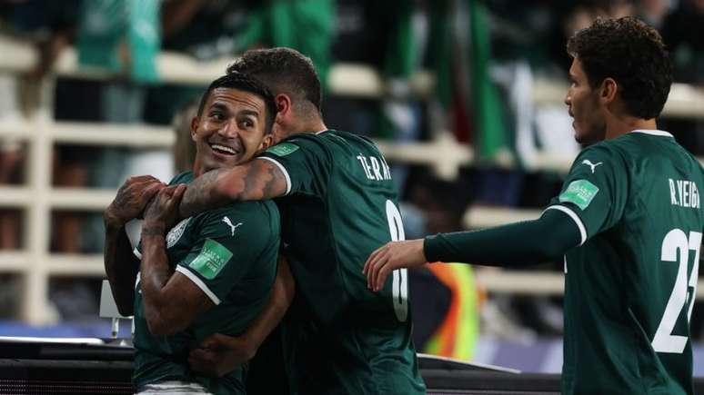 Dudu e jogadores do Verdão comemoram o segundo gol no jogo desta terça-feira (Foto: Fabio Menotti/Palmeiras)